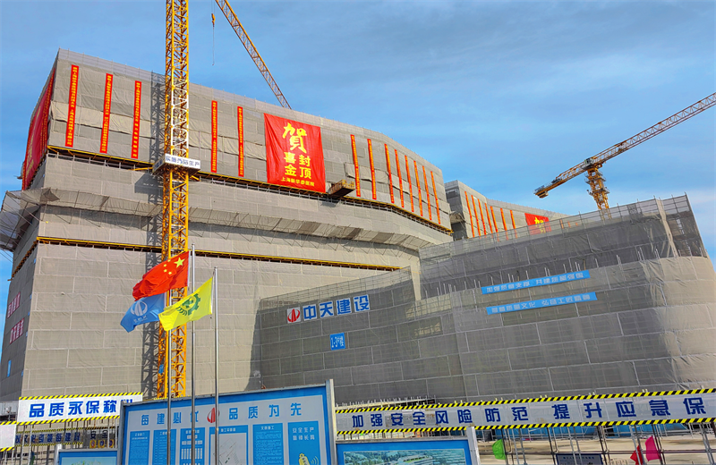 2024年10月30日，人生就是博三建上海新华泰医院项目主体封顶。